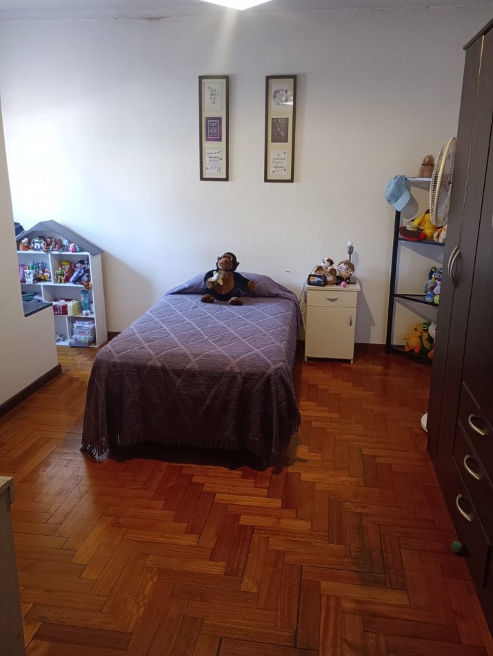 VENTA CASA 6 AMBIENTES AL FRENTE