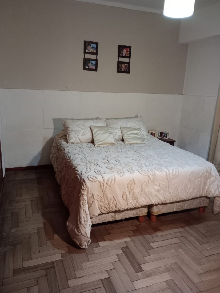 VENTA CASA 6 AMBIENTES AL FRENTE