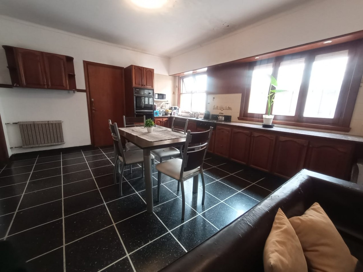VENTA CASA 6 AMBIENTES AL FRENTE