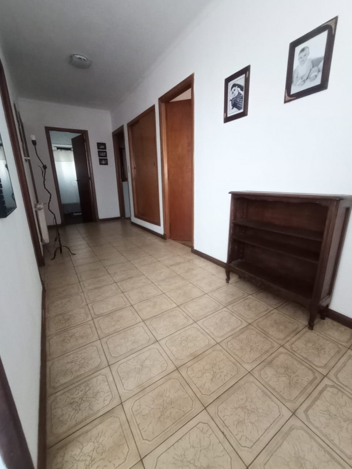 VENTA CASA 6 AMBIENTES AL FRENTE