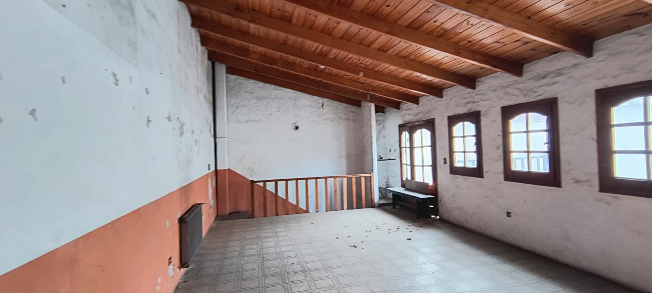 VENTA CASA 6 AMBIENTES AL FRENTE