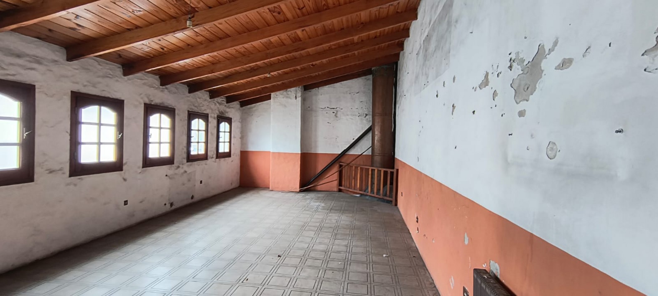 VENTA CASA 6 AMBIENTES AL FRENTE