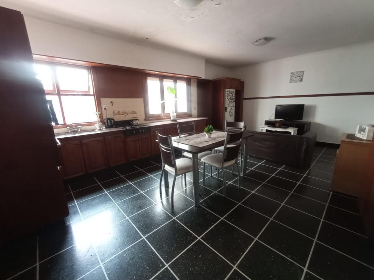 VENTA CASA 6 AMBIENTES AL FRENTE