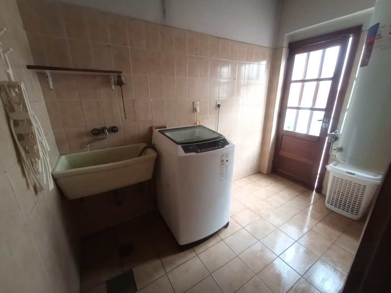 VENTA CASA 6 AMBIENTES AL FRENTE