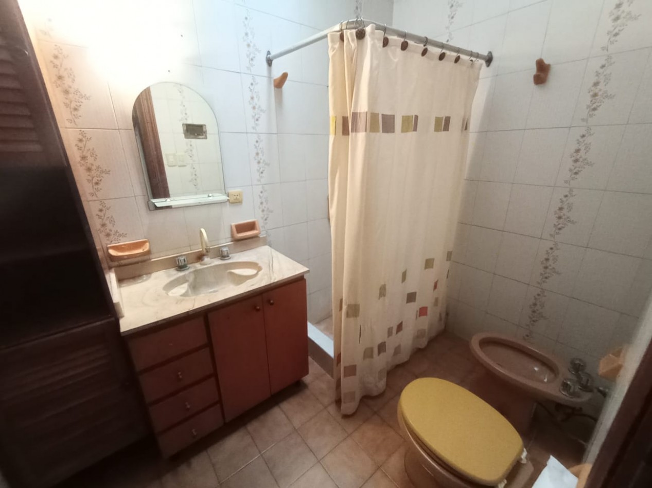 VENTA CASA 6 AMBIENTES AL FRENTE
