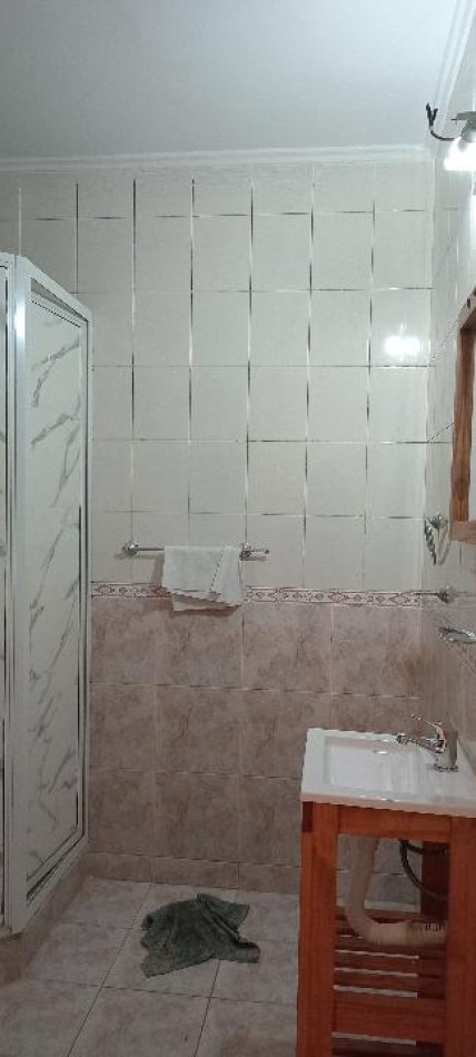 Alquiler casa 4 ambientes con garaje, patio y parrilla - Barrio Lopez de Gomara