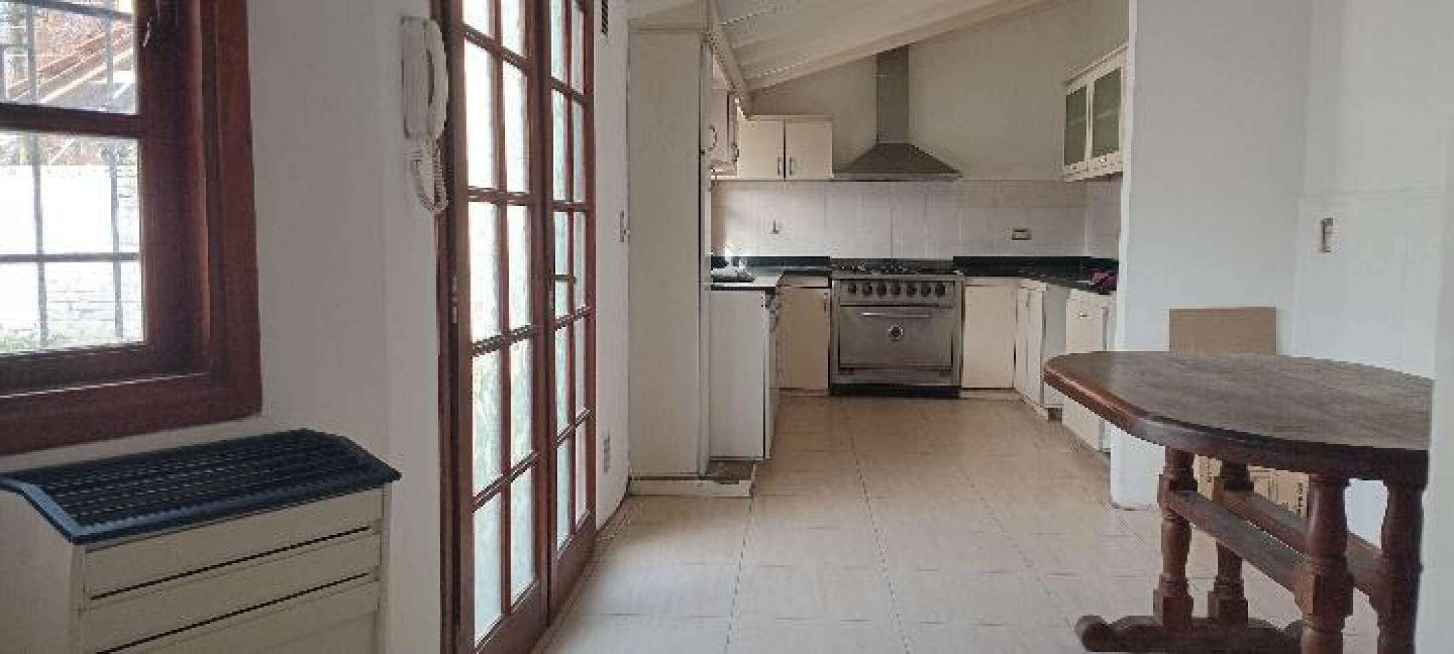 Alquiler casa 4 ambientes con garaje, patio y parrilla - Barrio Lopez de Gomara