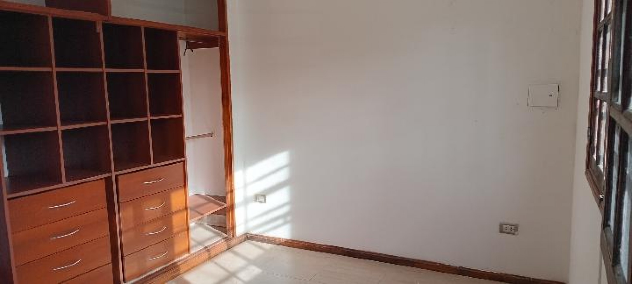 Alquiler casa 4 ambientes con garaje, patio y parrilla - Barrio Lopez de Gomara