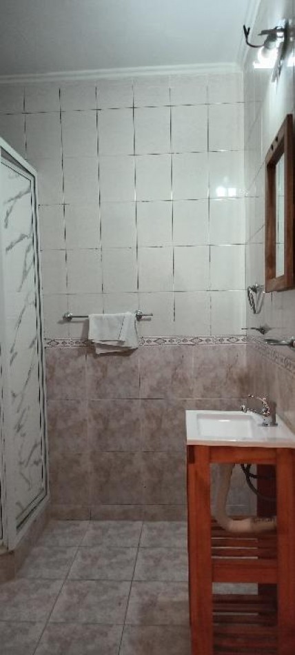 Alquiler casa 4 ambientes con garaje, patio y parrilla - Barrio Lopez de Gomara