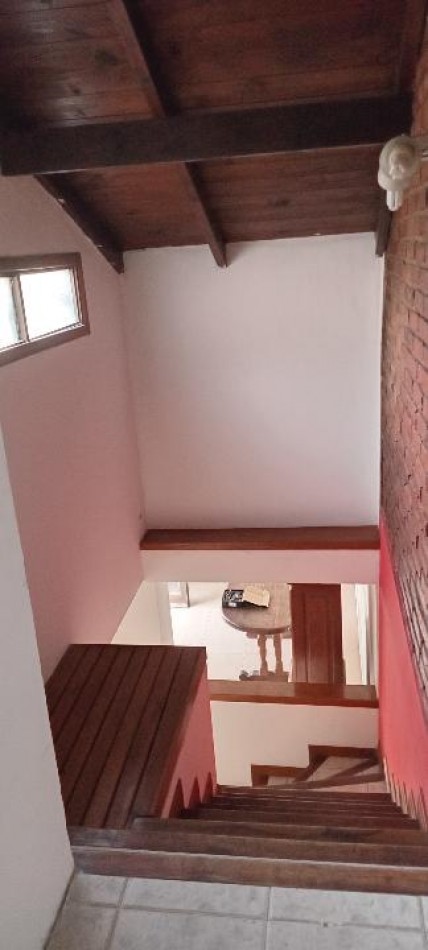 Alquiler casa 4 ambientes con garaje, patio y parrilla - Barrio Lopez de Gomara