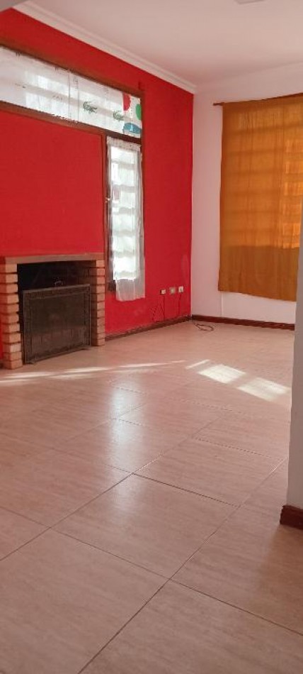 Alquiler casa 4 ambientes con garaje, patio y parrilla - Barrio Lopez de Gomara