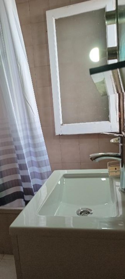 Alquiler casa 4 ambientes con garaje, patio y parrilla - Barrio Lopez de Gomara