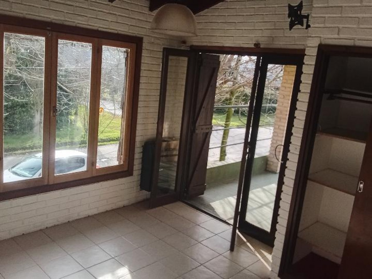 Alquiler casa 4 ambientes con garaje, patio y parrilla - Barrio Lopez de Gomara