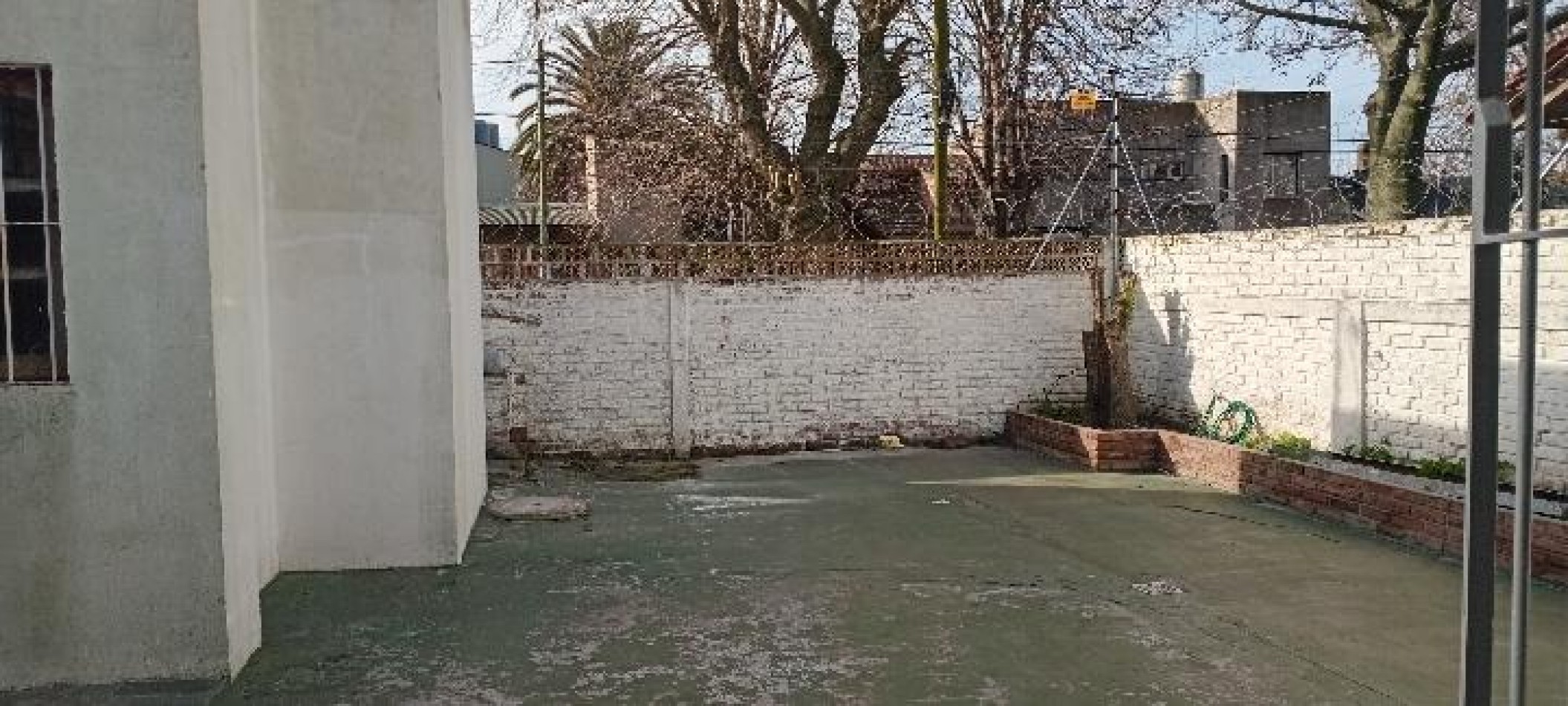 Alquiler casa 4 ambientes con garaje, patio y parrilla - Barrio Lopez de Gomara