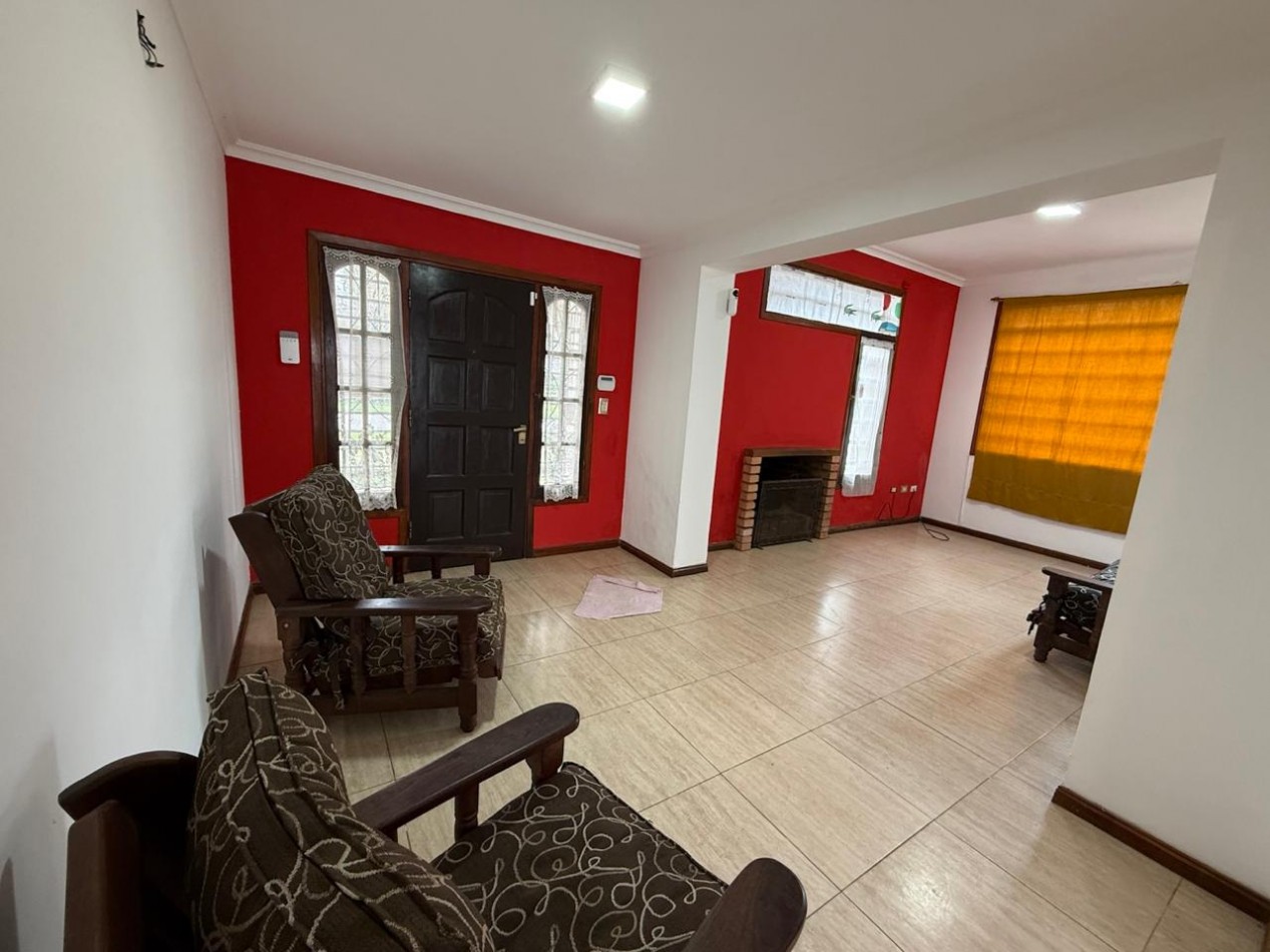 Alquiler casa 4 ambientes con garaje, patio y parrilla - Barrio Lopez de Gomara