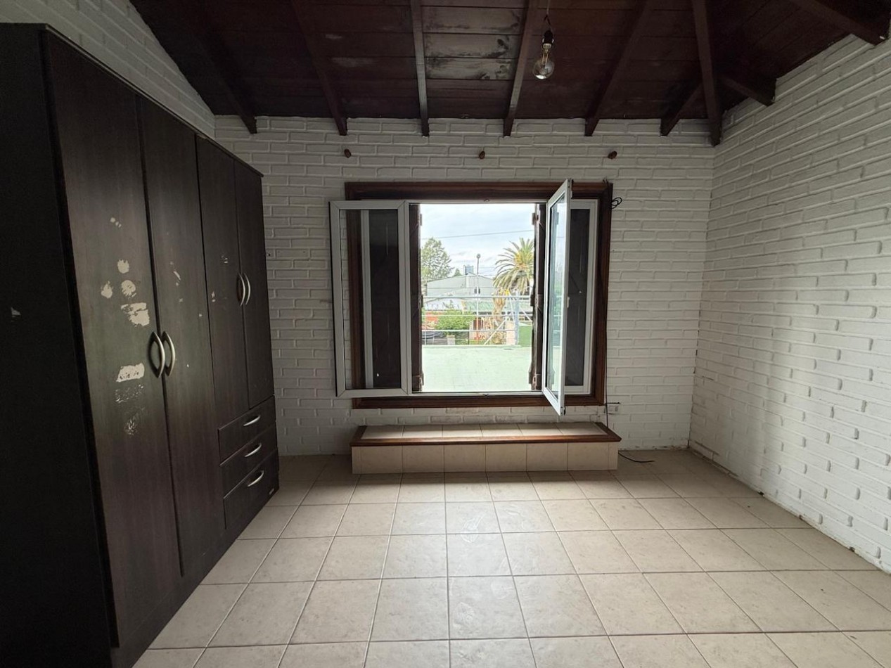 Alquiler casa 4 ambientes con garaje, patio y parrilla - Barrio Lopez de Gomara