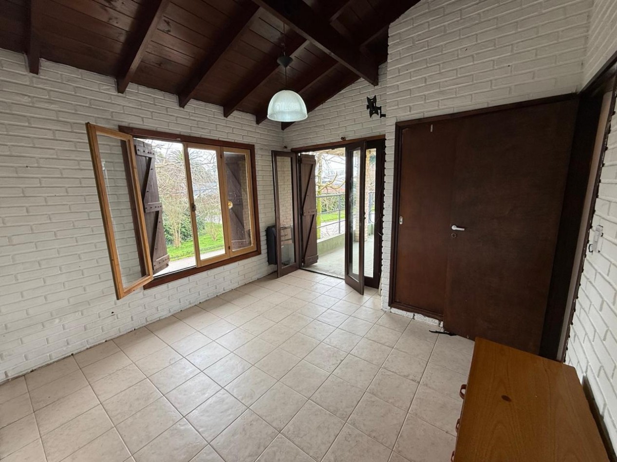 Alquiler casa 4 ambientes con garaje, patio y parrilla - Barrio Lopez de Gomara