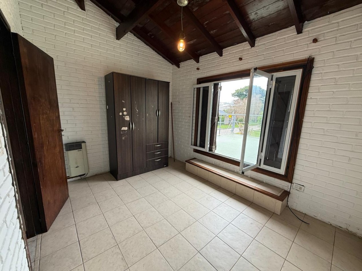 Alquiler casa 4 ambientes con garaje, patio y parrilla - Barrio Lopez de Gomara