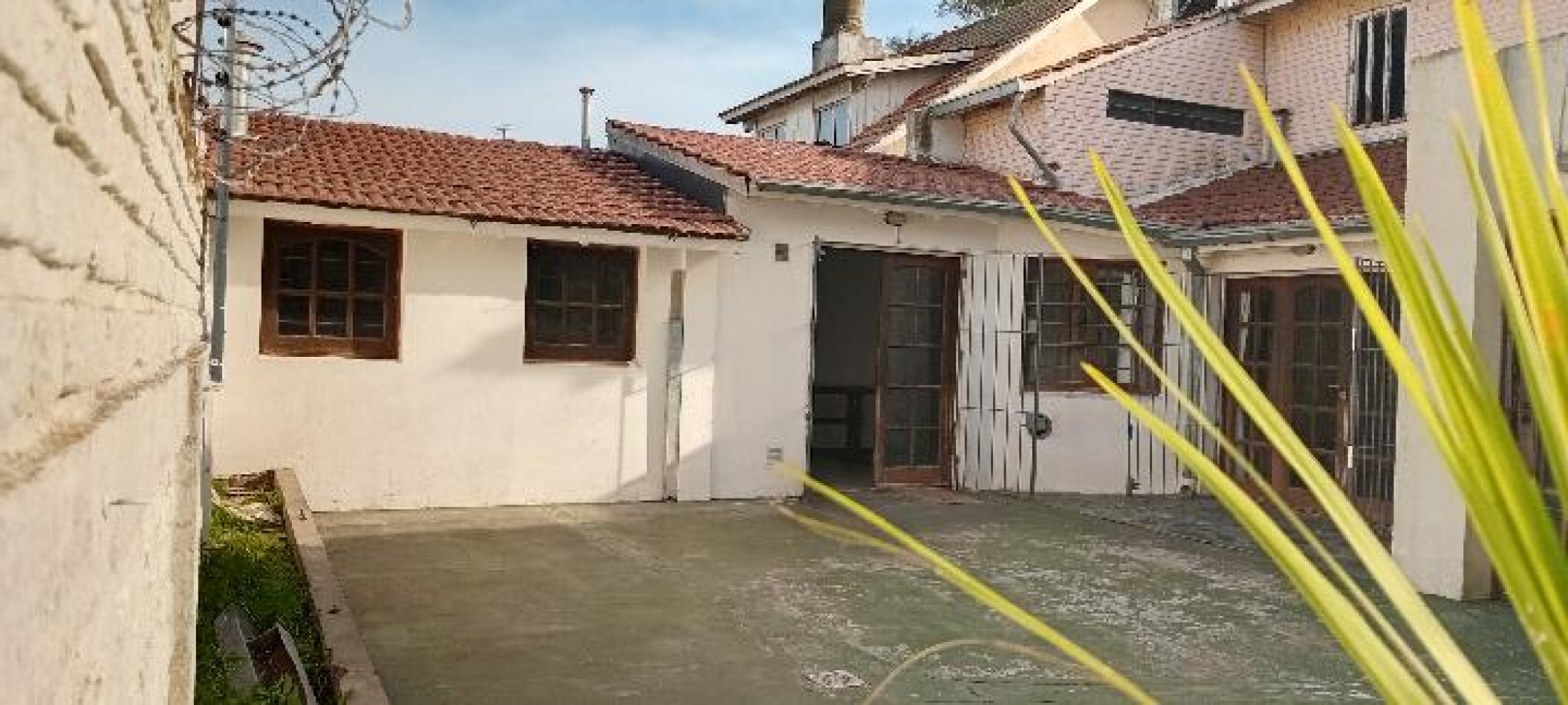 Alquiler casa 4 ambientes con garaje, patio y parrilla - Barrio Lopez de Gomara