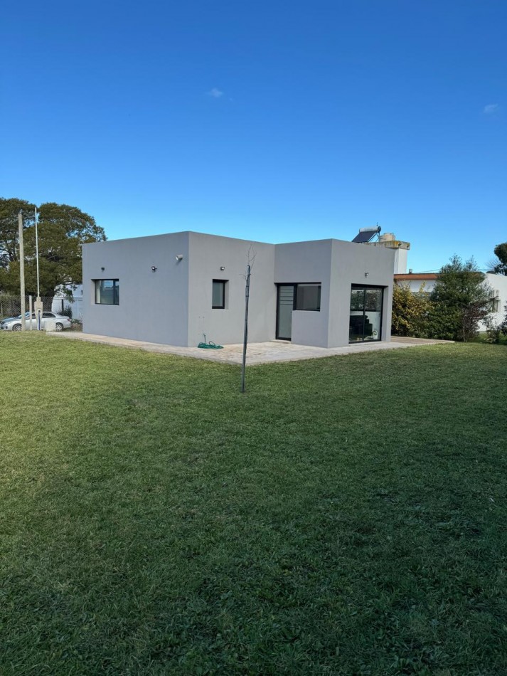 CASA EN VENTA EN ACANTILADOS CONSTRUIDA SOBRE DOS LOTES