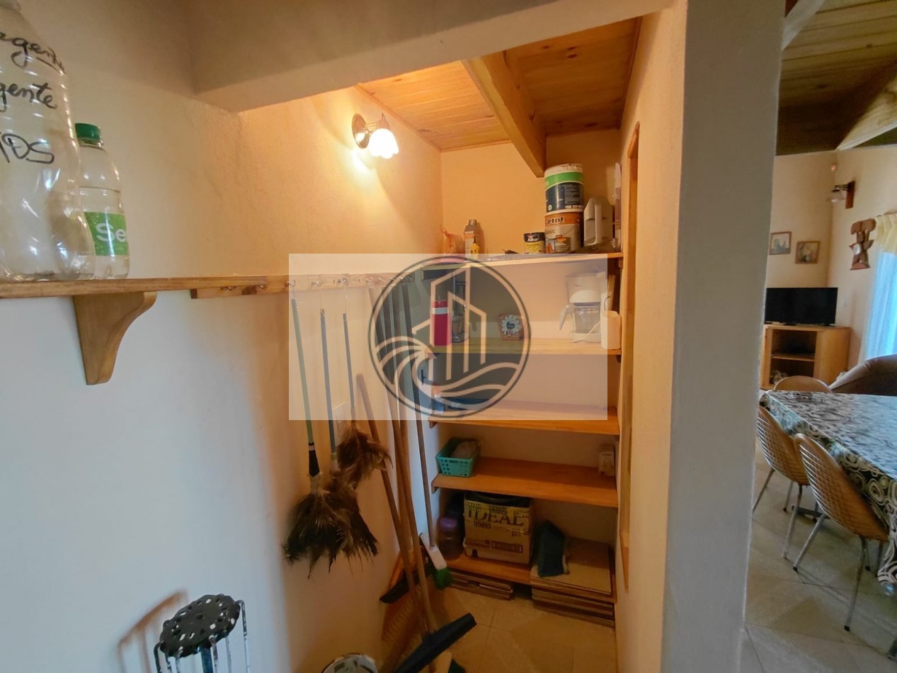 VENTA CASA TRES AMBIENTES CON GALERIA Y PARQUE EN BARRIO ACANTILADOS