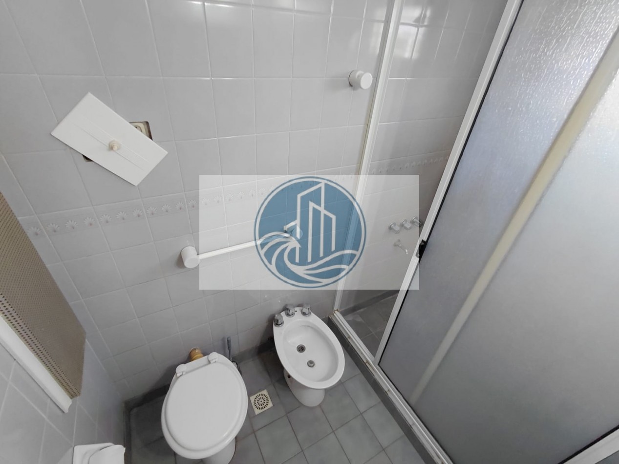 CASA EN VENTA 3 AMBIENTES, CON JARDIN Y GARAGE