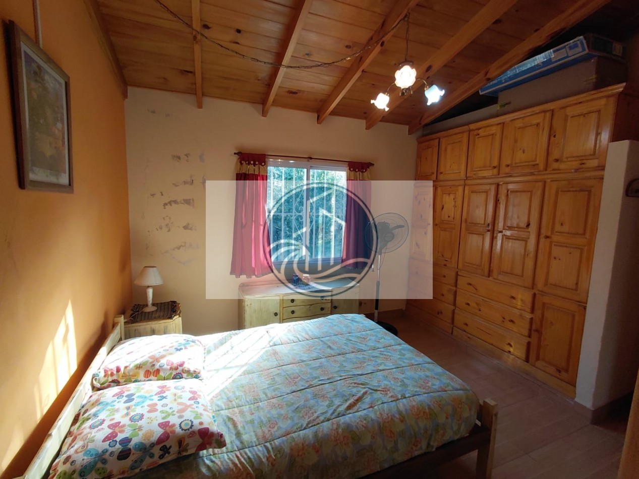 VENTA CASA TRES AMBIENTES CON GALERIA Y PARQUE EN BARRIO ACANTILADOS