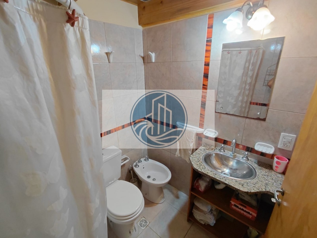 VENTA CASA TRES AMBIENTES CON GALERIA Y PARQUE EN BARRIO ACANTILADOS