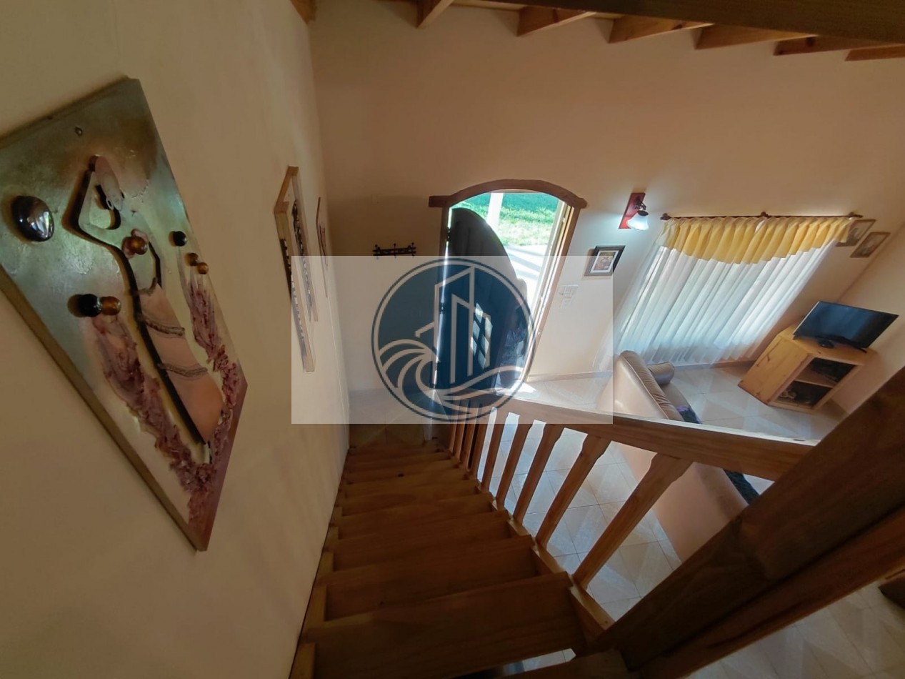 VENTA CASA TRES AMBIENTES CON GALERIA Y PARQUE EN BARRIO ACANTILADOS