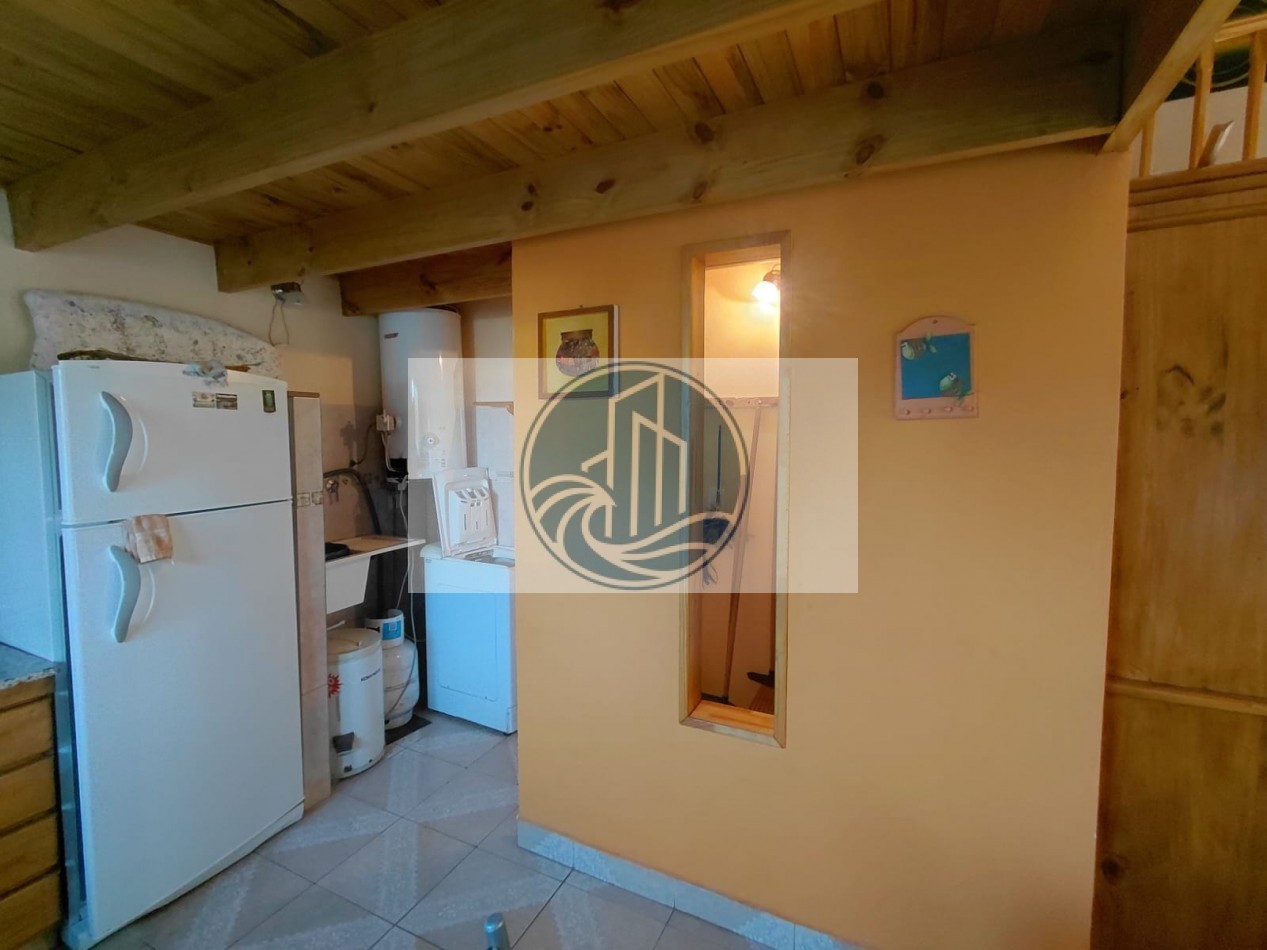 VENTA CASA TRES AMBIENTES CON GALERIA Y PARQUE EN BARRIO ACANTILADOS
