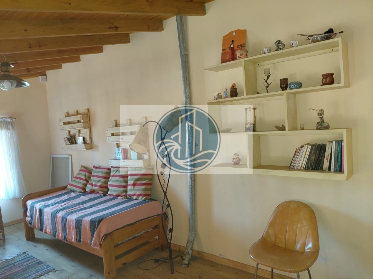 VENTA CASA TRES AMBIENTES CON GALERIA Y PARQUE EN BARRIO ACANTILADOS