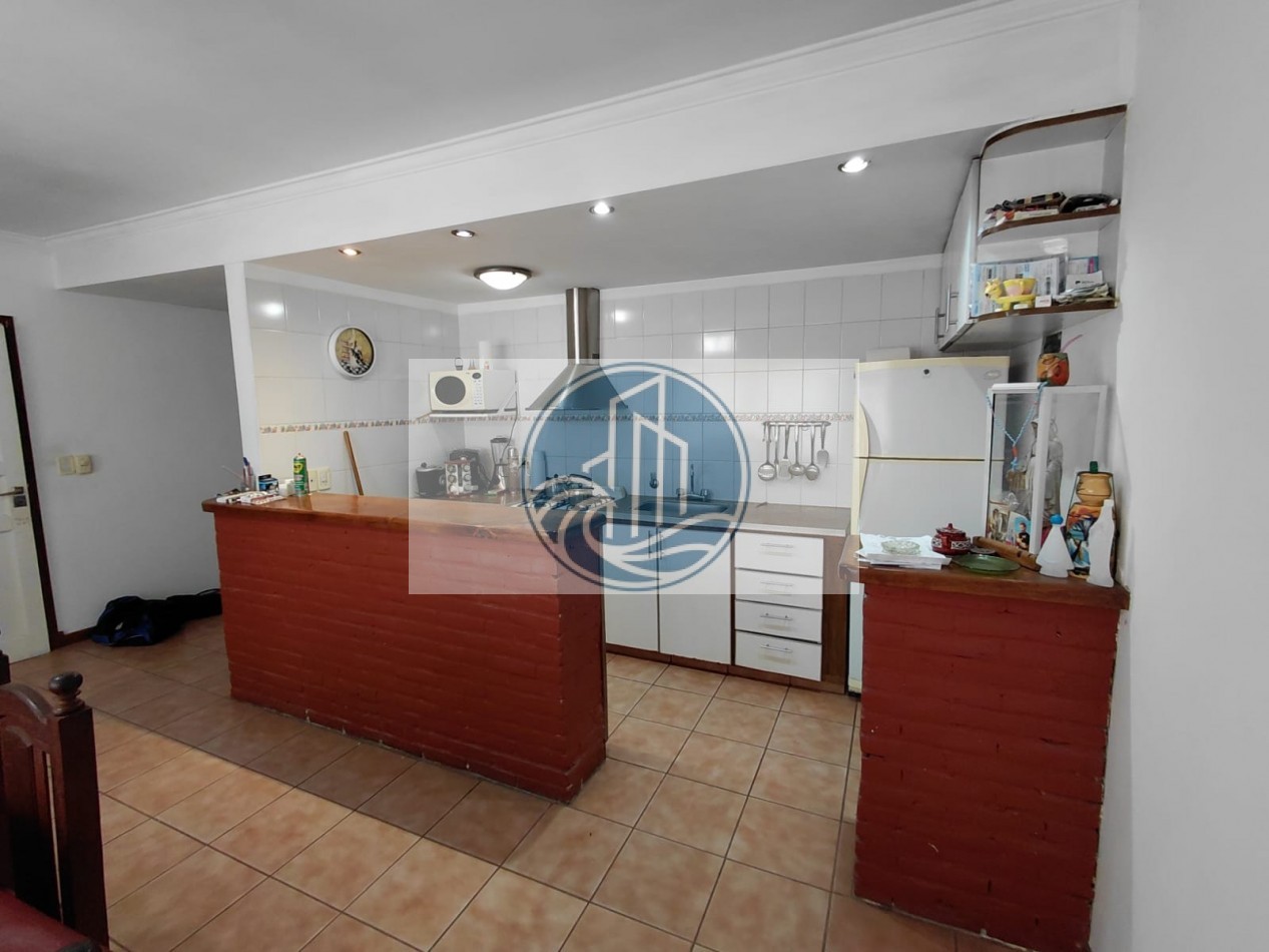 CASA EN VENTA 3 AMBIENTES, CON JARDIN Y GARAGE
