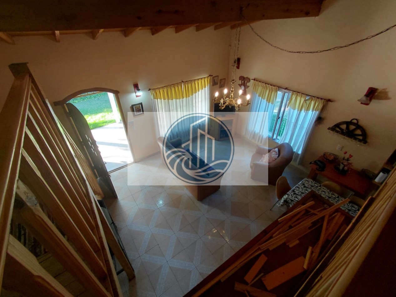 VENTA CASA TRES AMBIENTES CON GALERIA Y PARQUE EN BARRIO ACANTILADOS