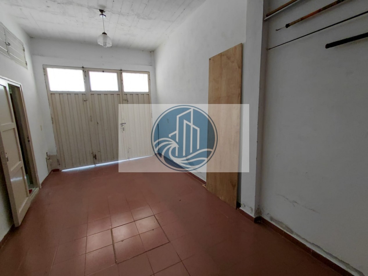 CASA EN VENTA 3 AMBIENTES, CON JARDIN Y GARAGE