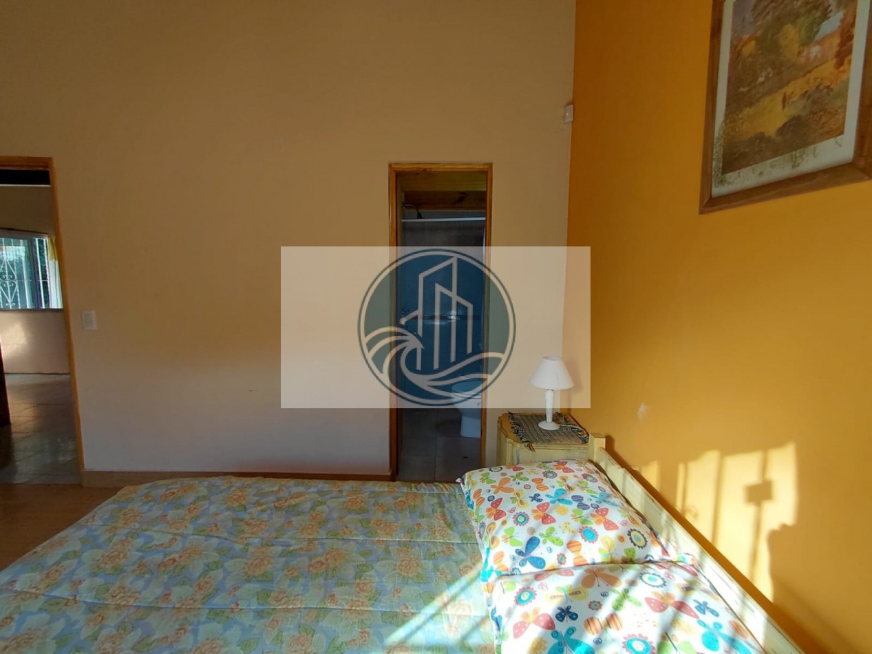 VENTA CASA TRES AMBIENTES CON GALERIA Y PARQUE EN BARRIO ACANTILADOS