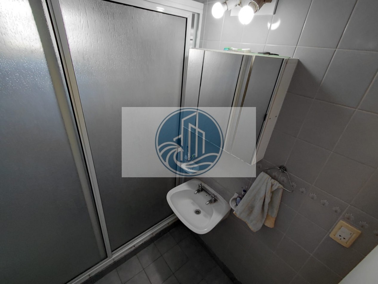 CASA EN VENTA 3 AMBIENTES, CON JARDIN Y GARAGE