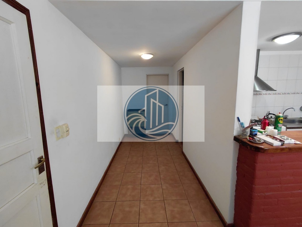 CASA EN VENTA 3 AMBIENTES, CON JARDIN Y GARAGE