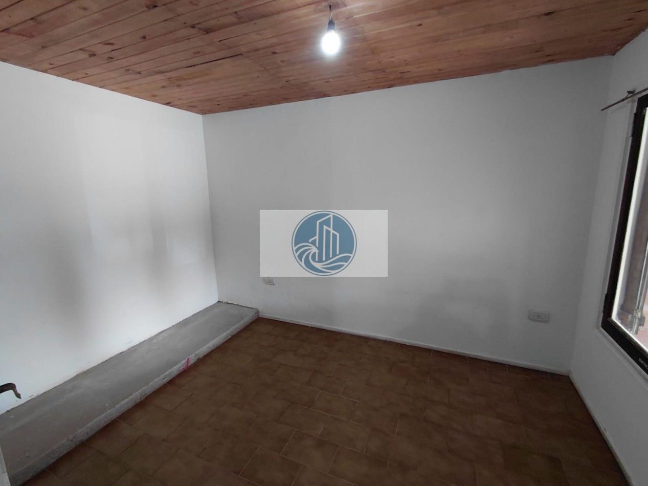 ALQUILER CASA TRES AMBIENTES CON JARDIN AL FRENTE