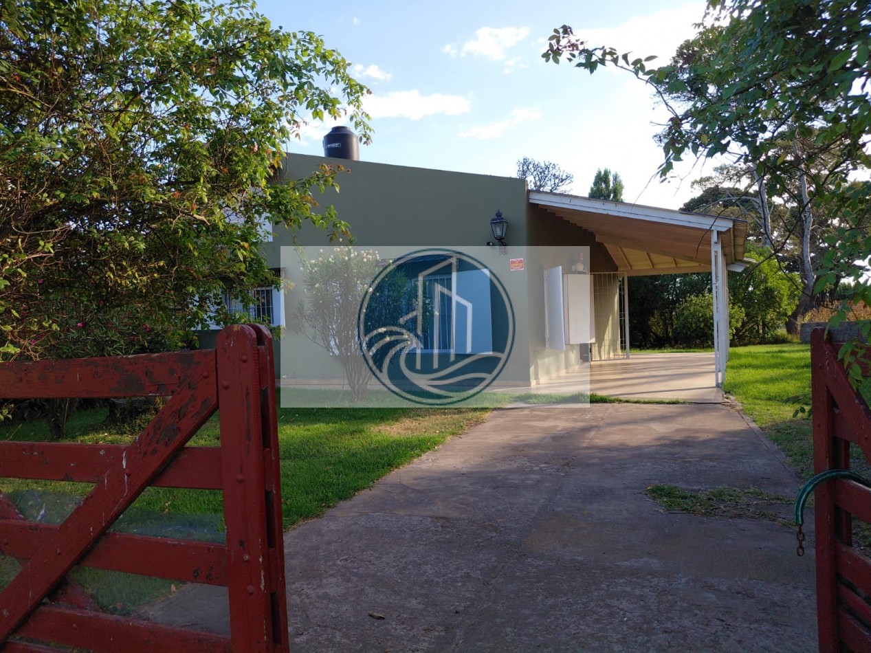 VENTA CASA TRES AMBIENTES CON GALERIA Y PARQUE EN BARRIO ACANTILADOS