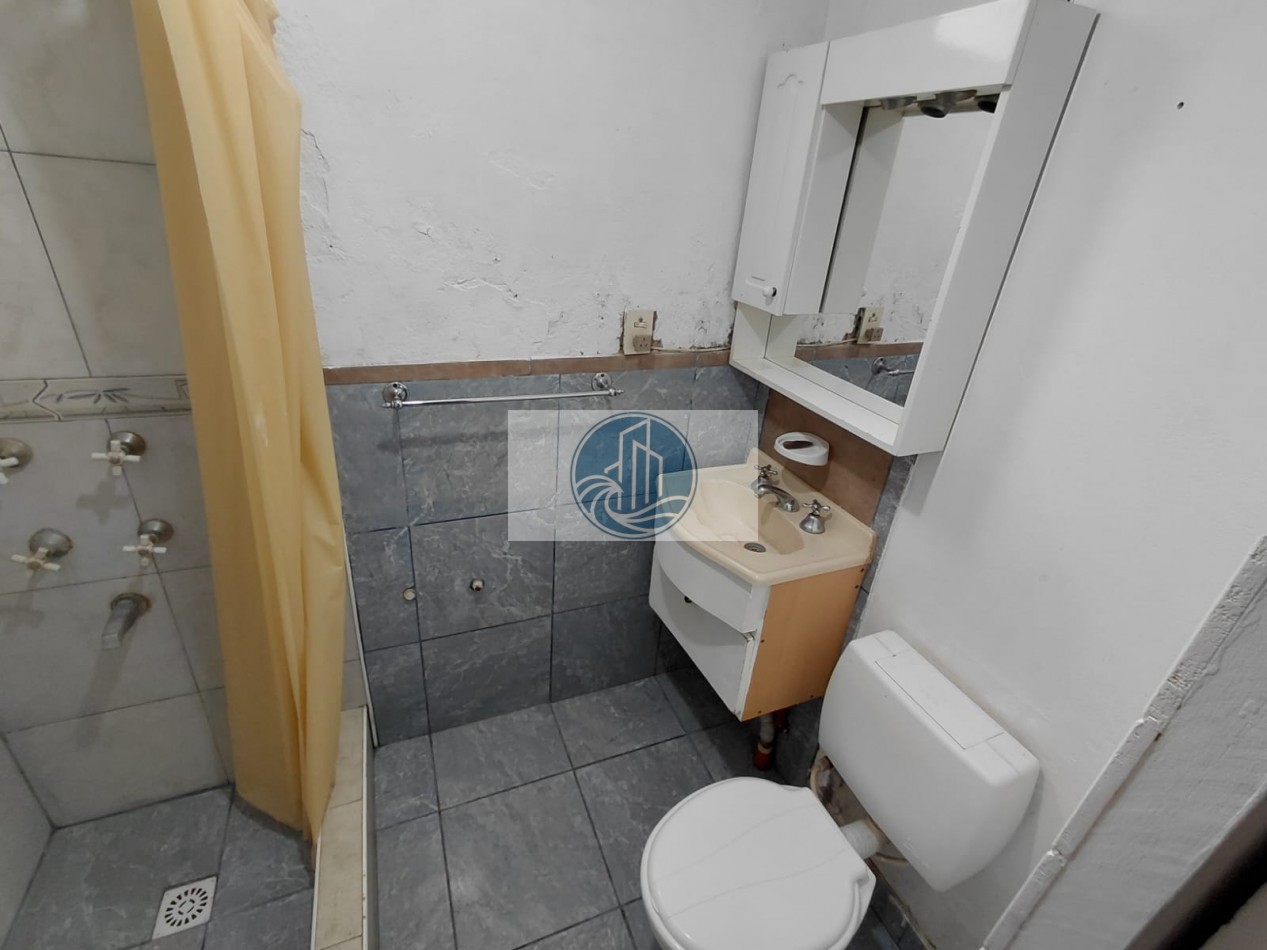 ALQUILER CASA TRES AMBIENTES CON JARDIN AL FRENTE