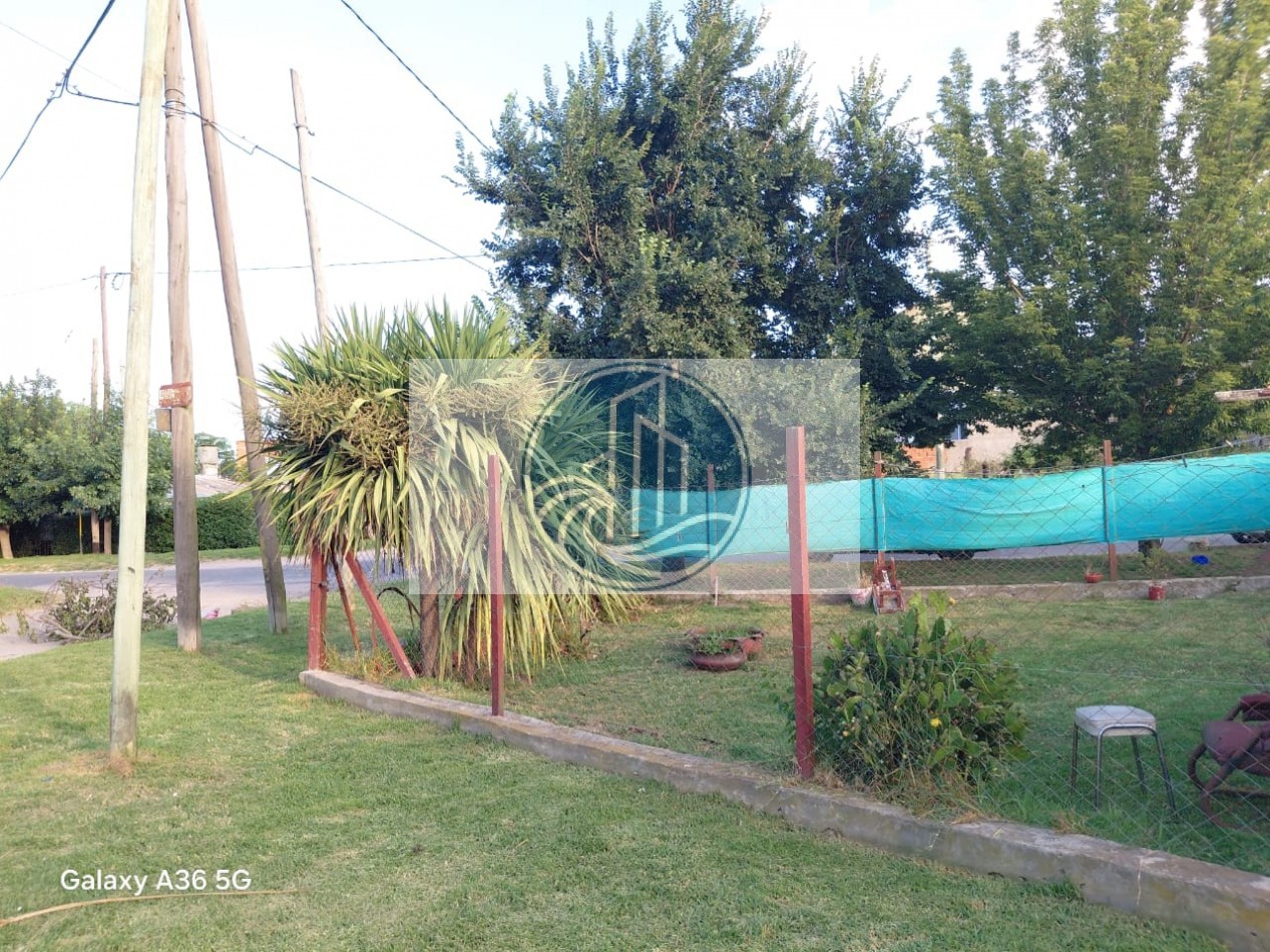 CASA  2 AMBIENTES  A REFACCIONAR, CON DEPARTAMENTO 2 AMBIENTES, GARAJE Y PARQUE ... OPORTUNIDAD!