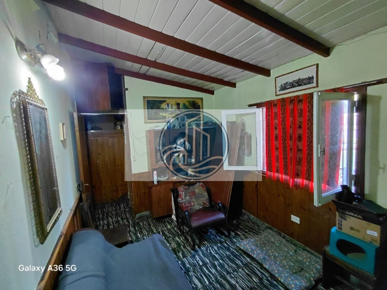 CASA  2 AMBIENTES  A REFACCIONAR, CON DEPARTAMENTO 2 AMBIENTES, GARAJE Y PARQUE ... OPORTUNIDAD!