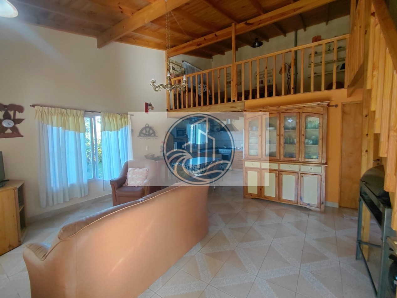 VENTA CASA TRES AMBIENTES CON GALERIA Y PARQUE EN BARRIO ACANTILADOS