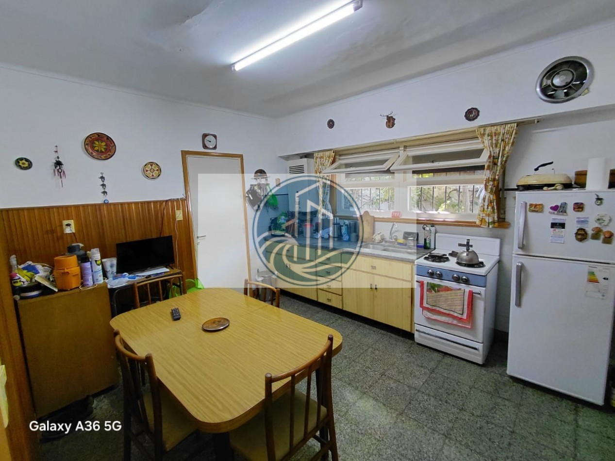 VENTA CHALET 4 AMBIENTES EN PUNTA MOGOTES A DOS CUADRAS DEL MAR OPORTUNIDAD !!!