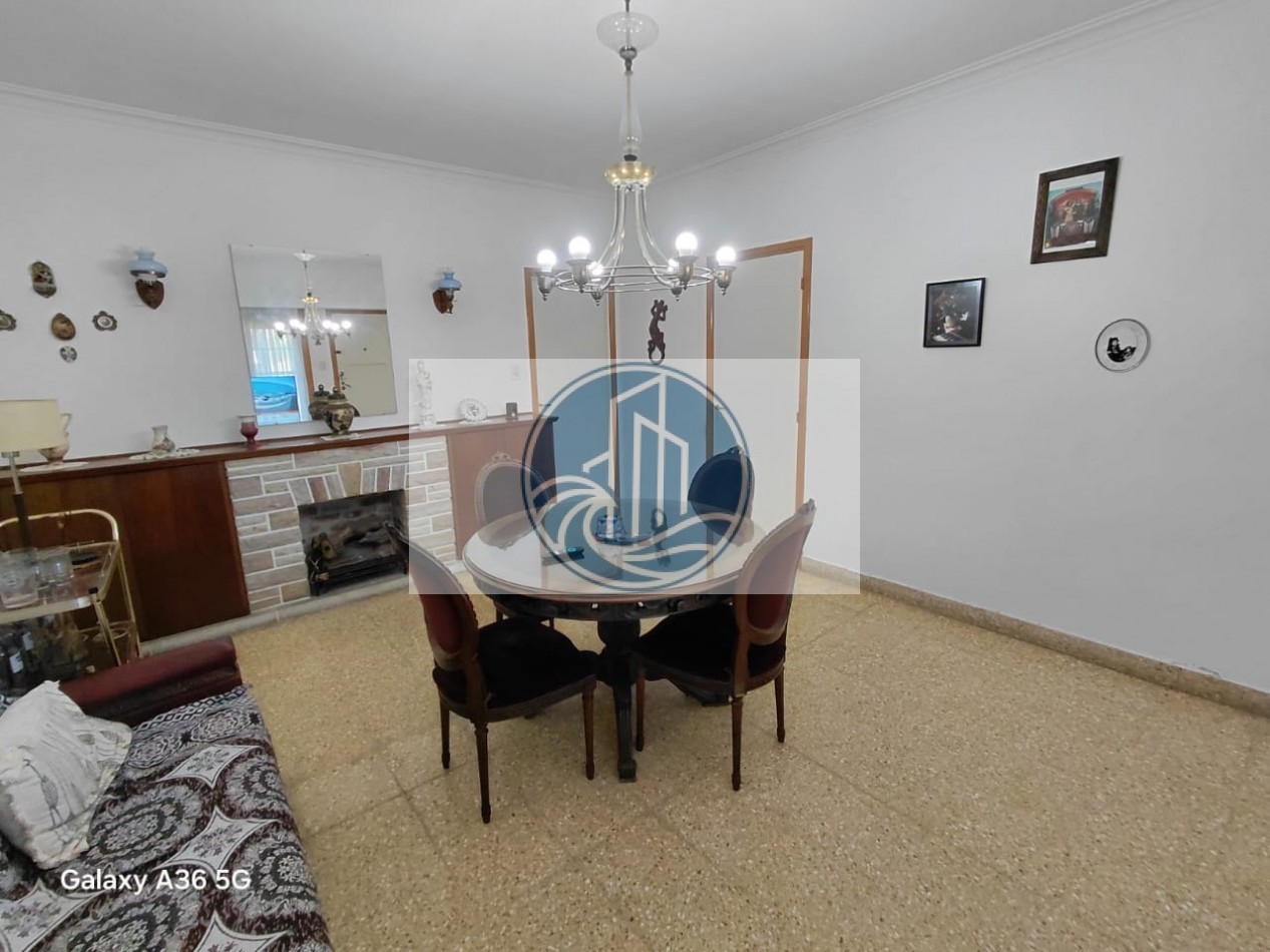 VENTA CHALET 4 AMBIENTES EN PUNTA MOGOTES A DOS CUADRAS DEL MAR OPORTUNIDAD !!!