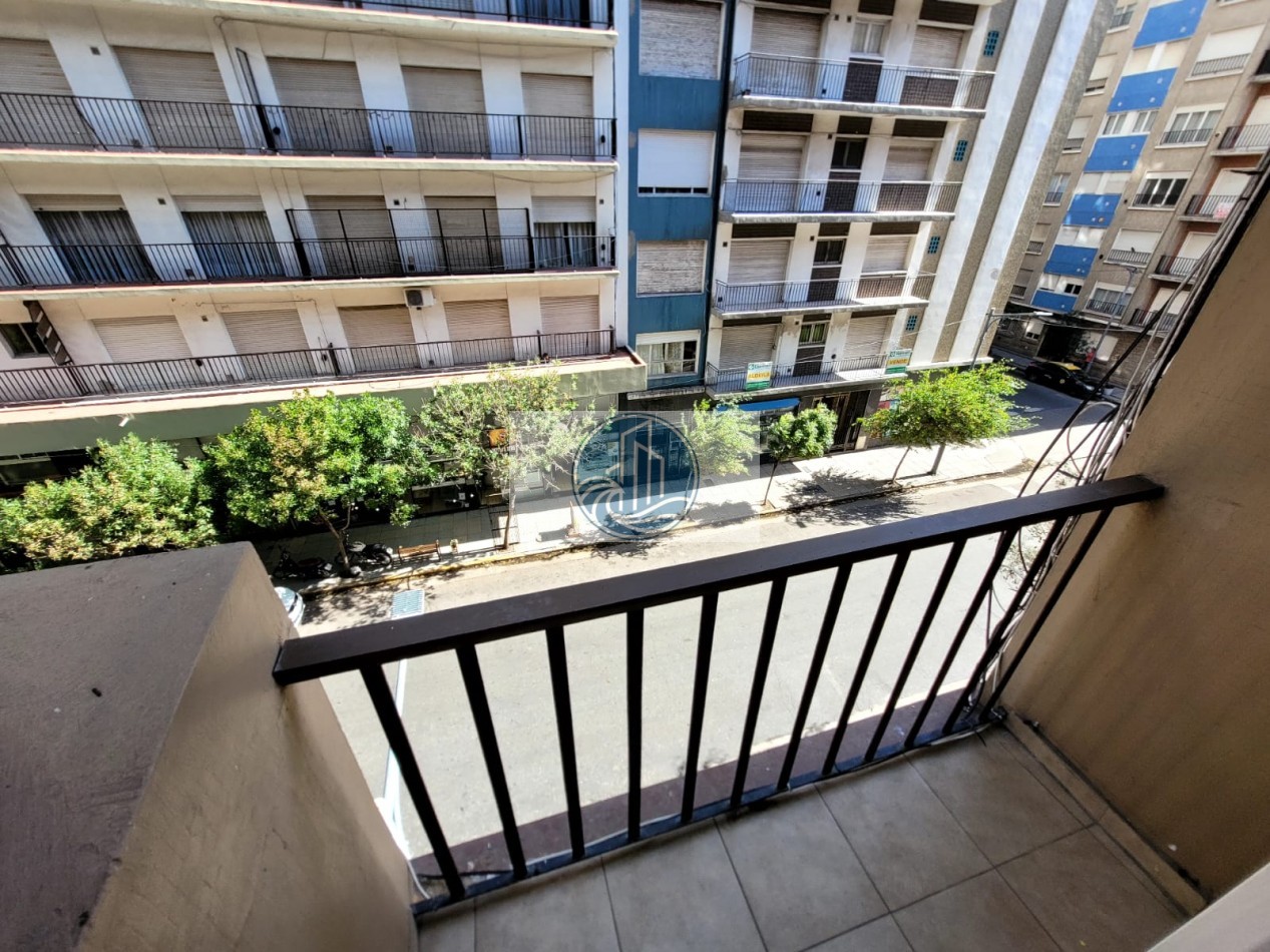 MONOAMBIENTE AL FRENTE PLAZA COLON