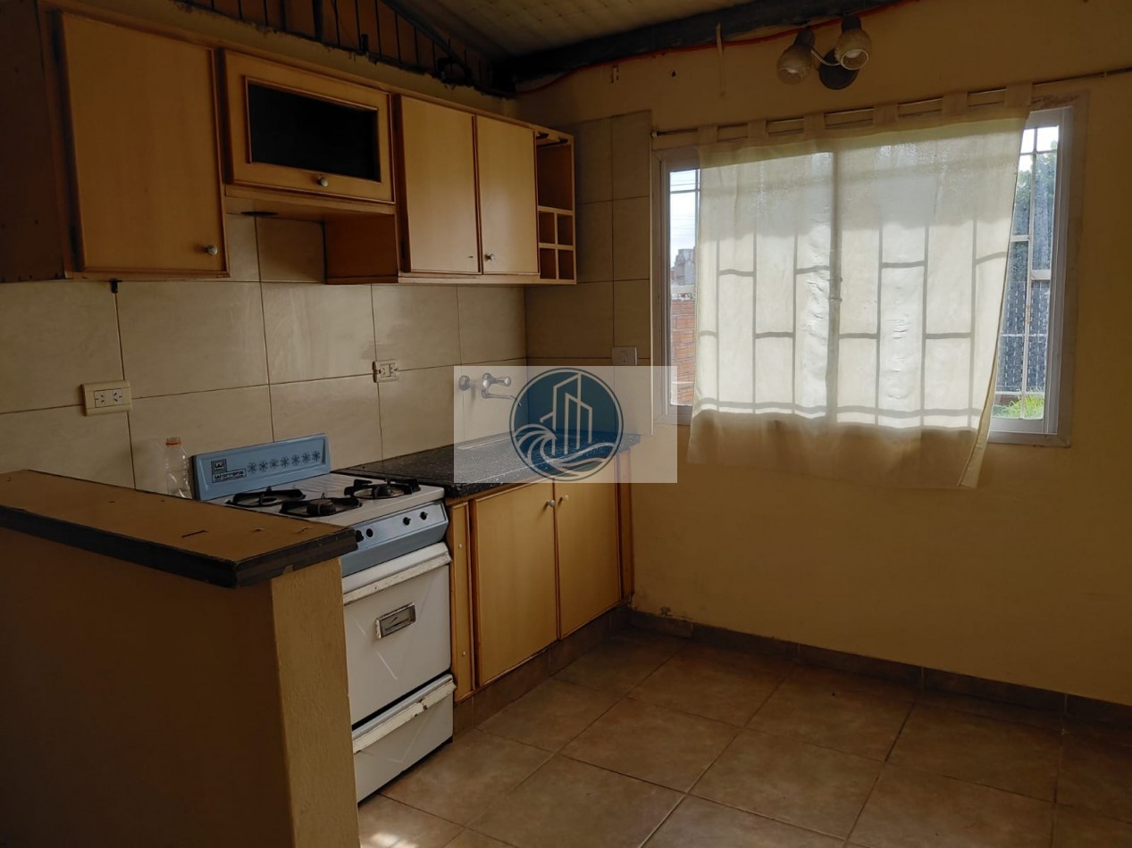 ALQUILER CASA TRES AMBIENTES CON JARDIN AL FRENTE