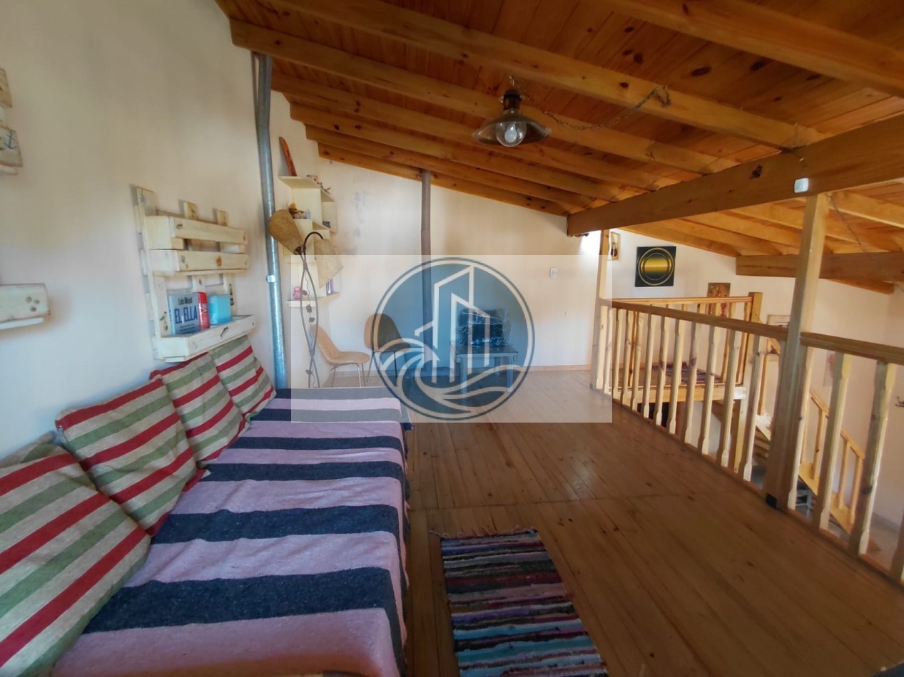 VENTA CASA TRES AMBIENTES CON GALERIA Y PARQUE EN BARRIO ACANTILADOS