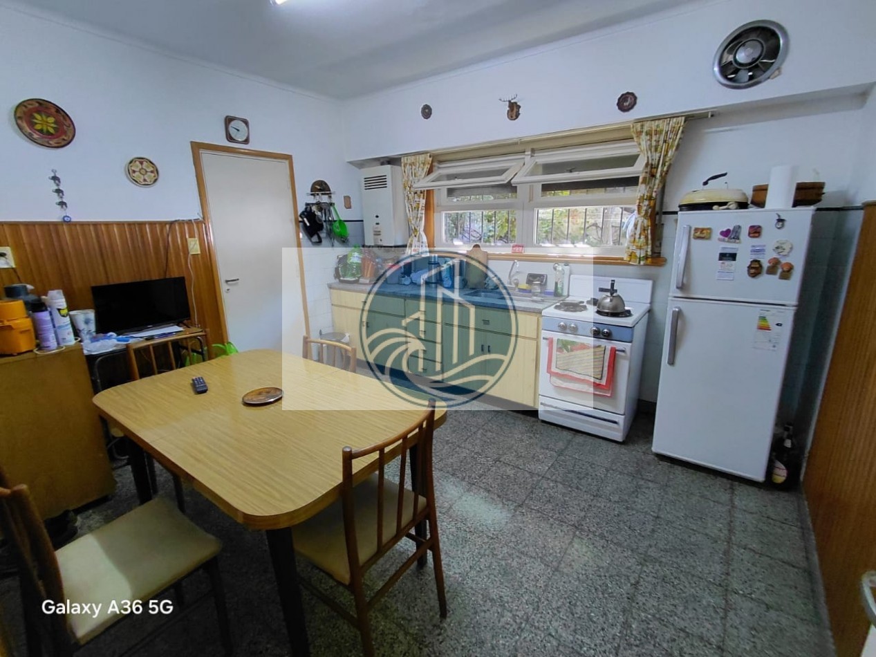 VENTA CHALET 4 AMBIENTES EN PUNTA MOGOTES A DOS CUADRAS DEL MAR OPORTUNIDAD !!!