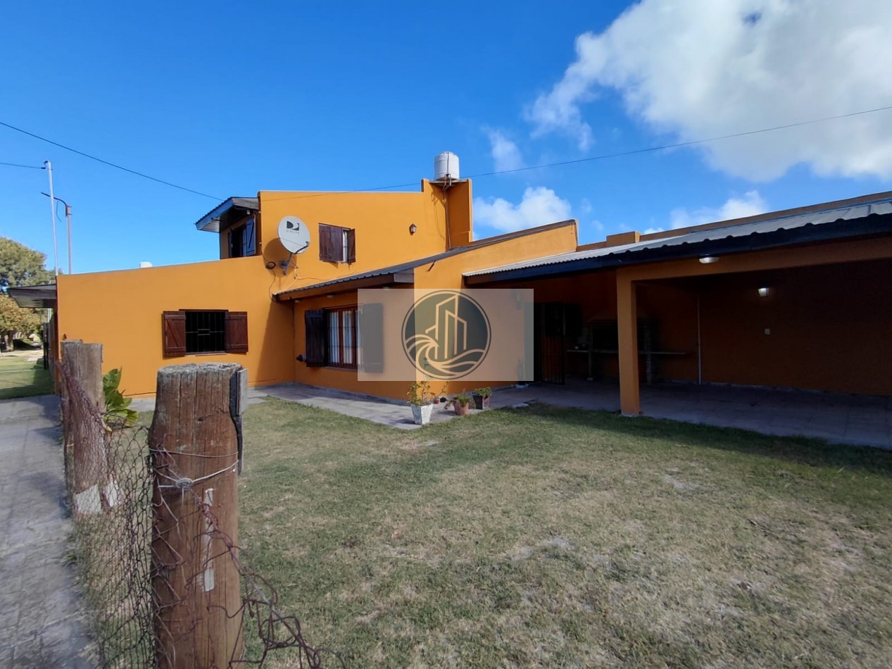 VENTA CASA EN BARRIO PLAYA SERENA EN DOS PLANTAS CON GALERIA Y JARDIN